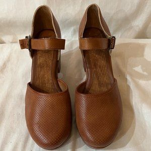 Boc Born Gia Woodgrain Platform Tan (Carmello) 8m